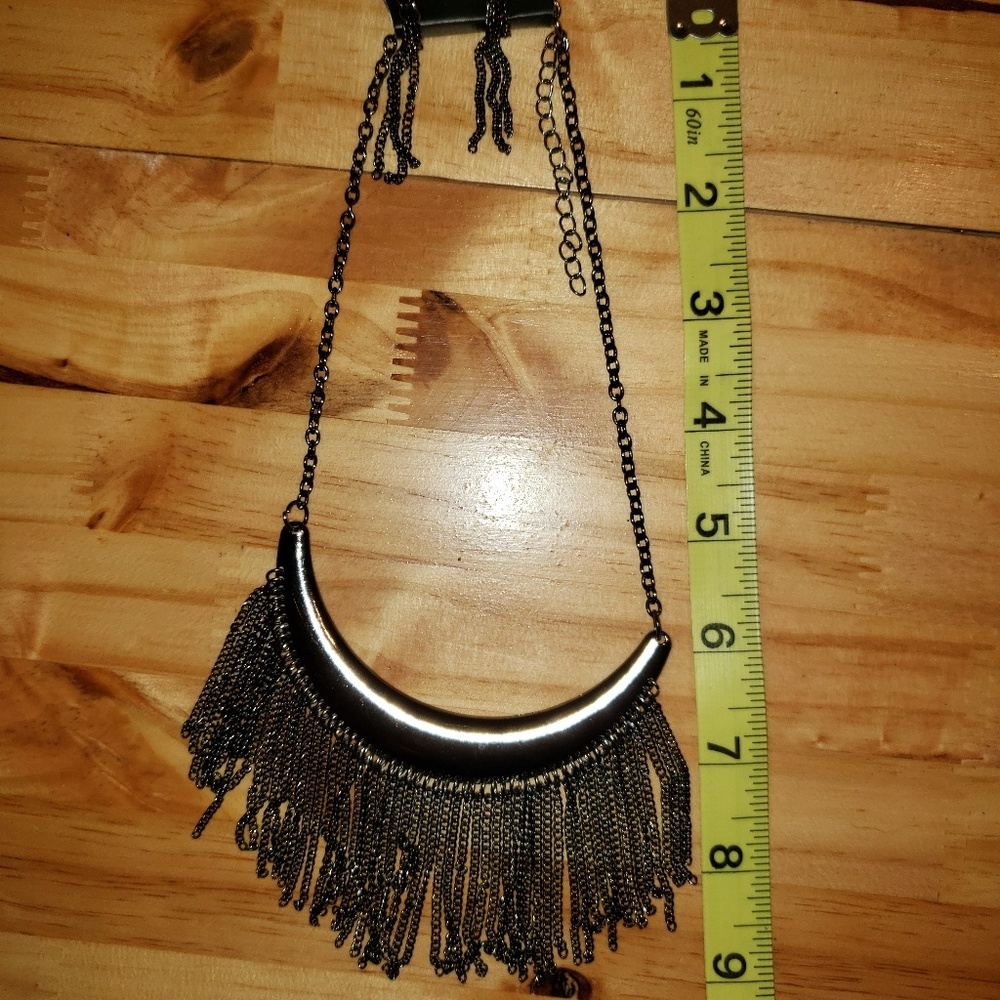 Necklace and earrings set